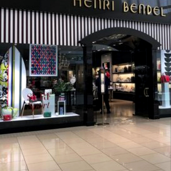 ❗Authentic Henri Bendel Store Display Art Bendel Girl on Black Frame❗ - Picture 9 of 9